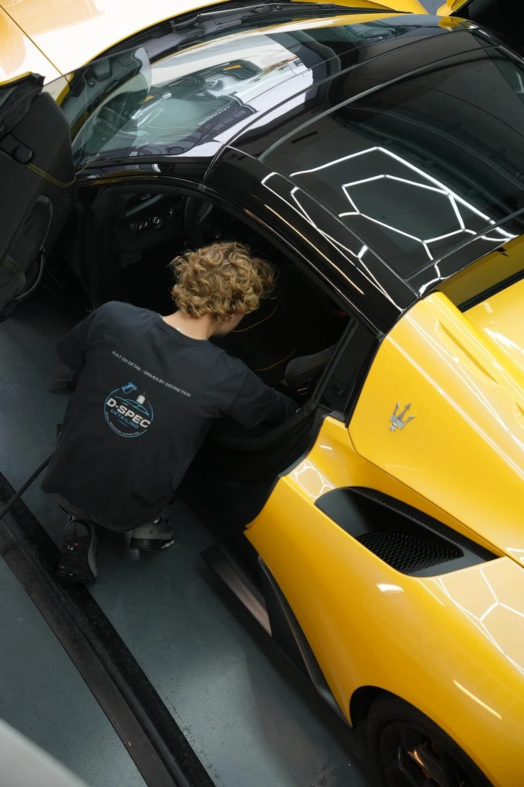 Professioneel detailing van een Maserati MC20 Cielo