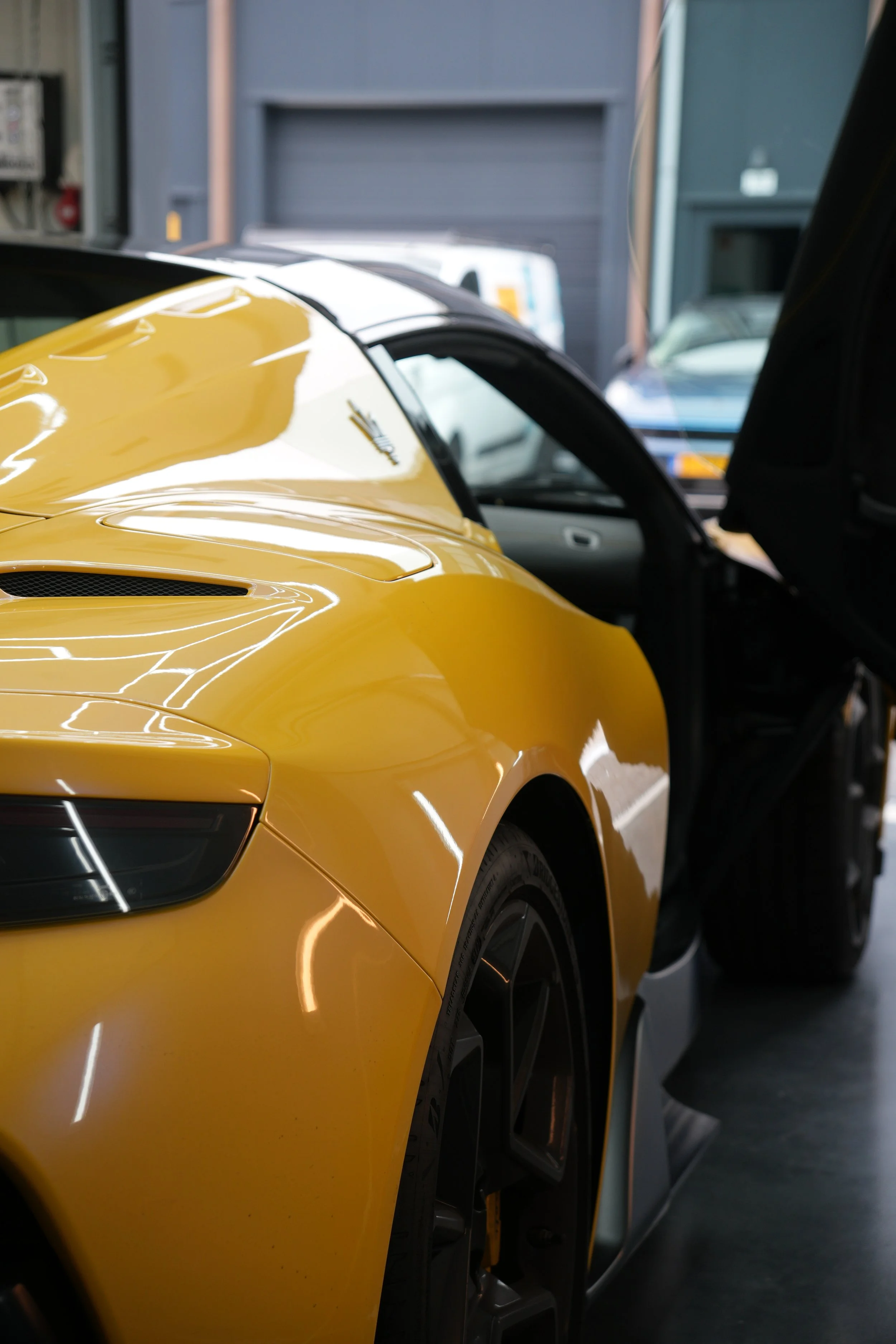 Professioneel detailing van een Maserati MC20 Cielo