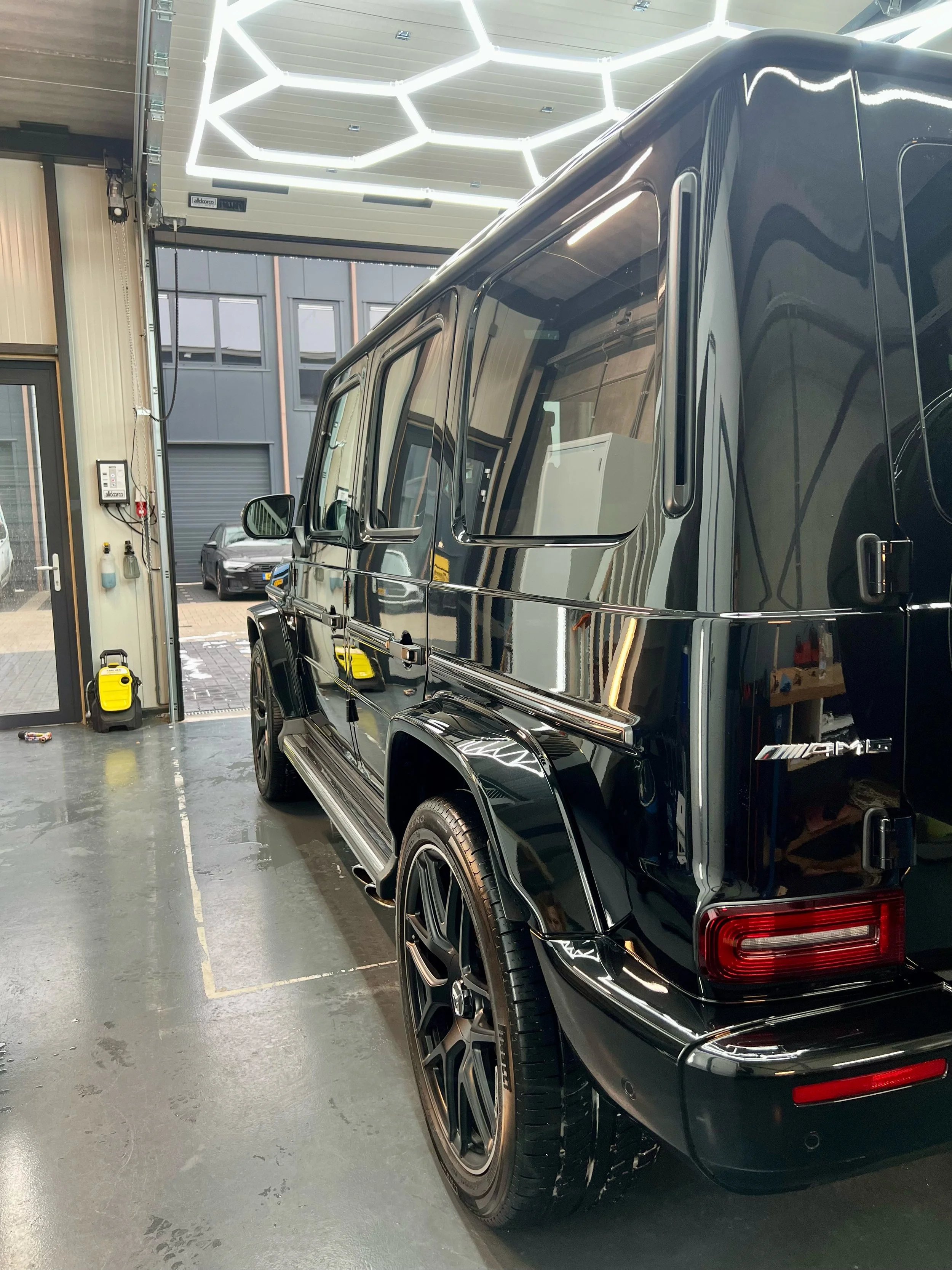 Een Mercedes G63 AMG na een detailbehandeling van het interieur en exterieur