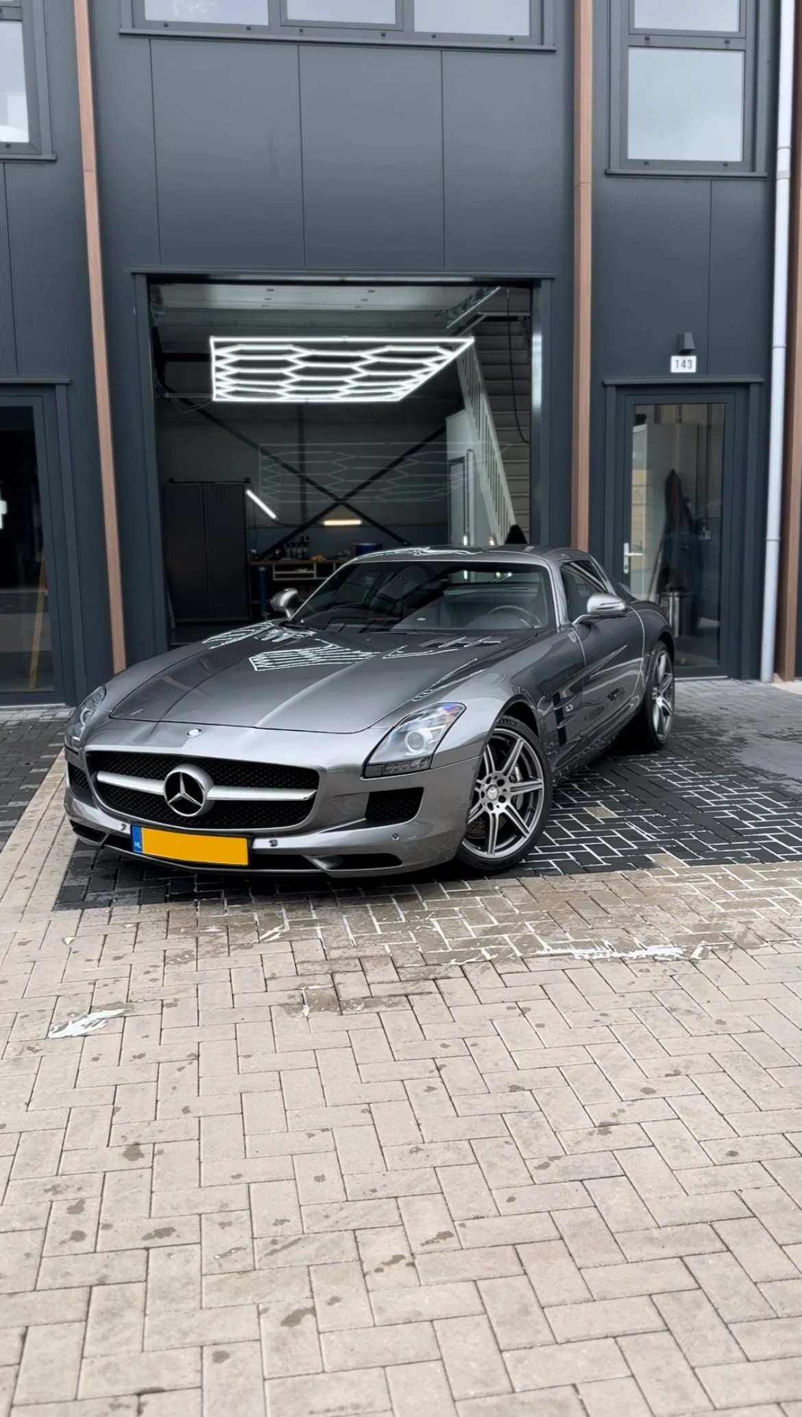 De foto's van een Mercedes SLS na Professionel detailing