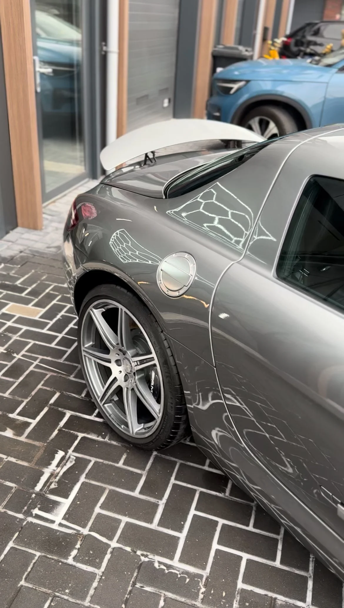 De foto's van een Mercedes SLS na Professionel detailing