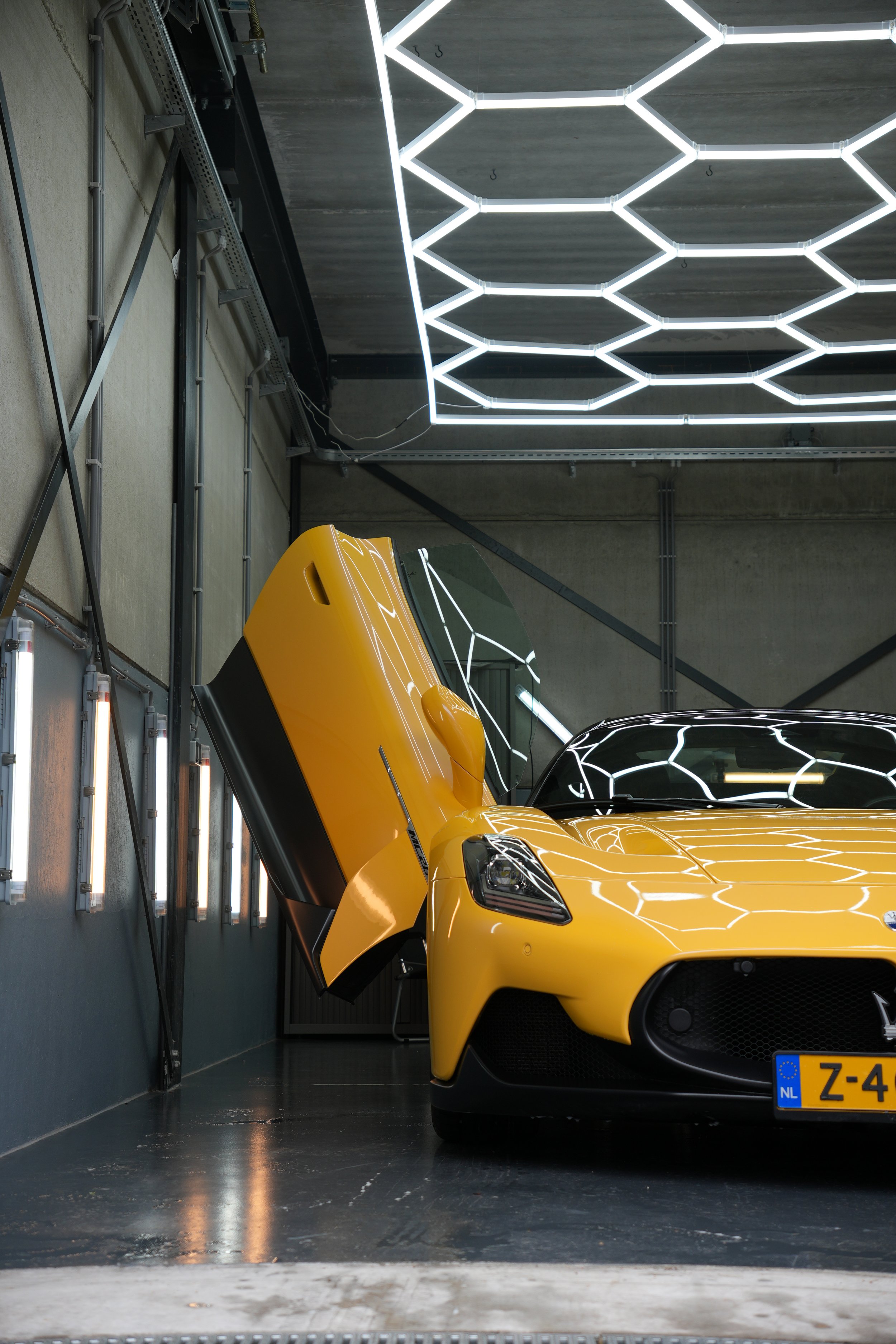 Professioneel detailing van een Maserati MC20 Cielo