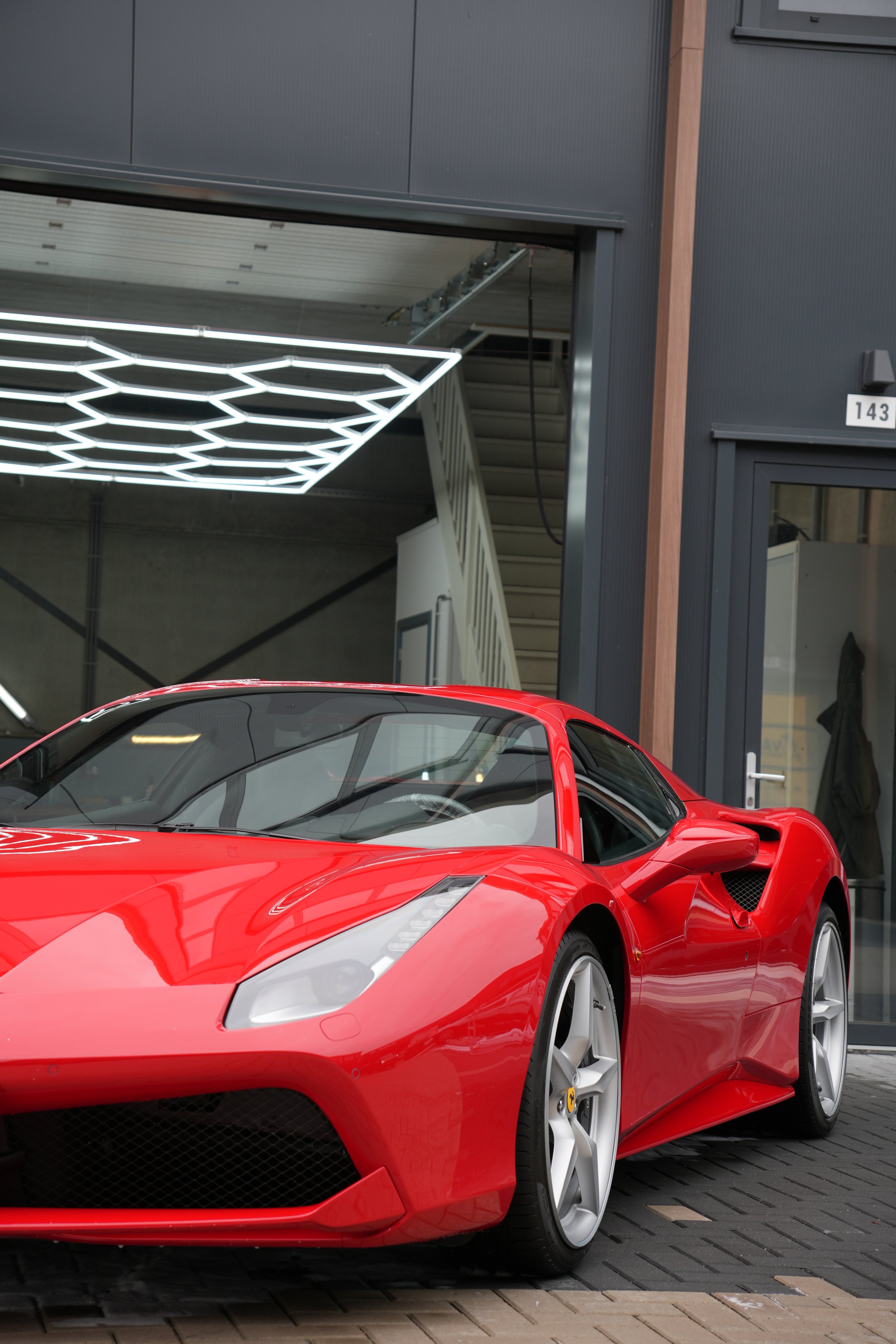 Professioneel detailing van een Ferrari 488 Spyder
