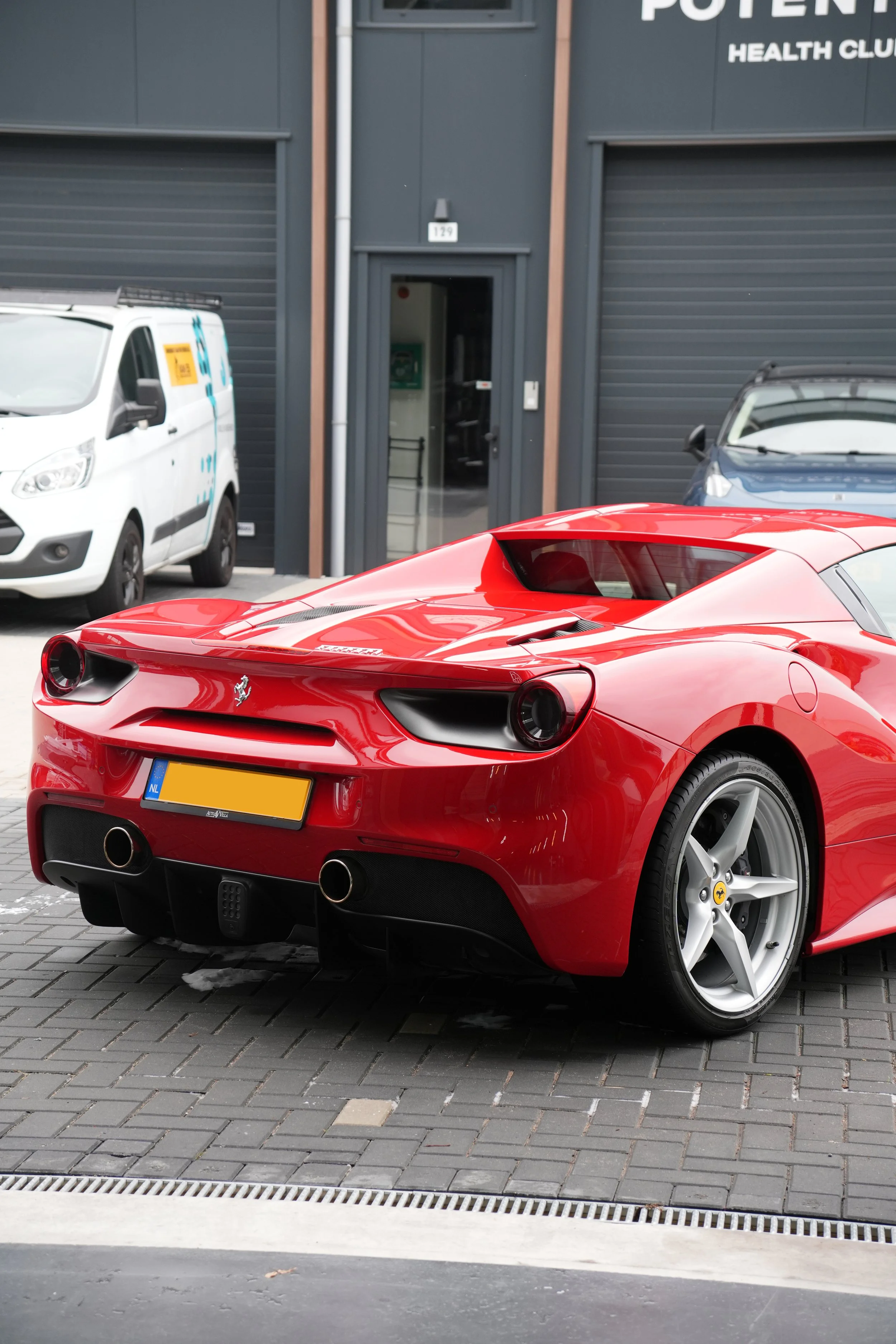 Professioneel detailing van een Ferrari 488 Spyder