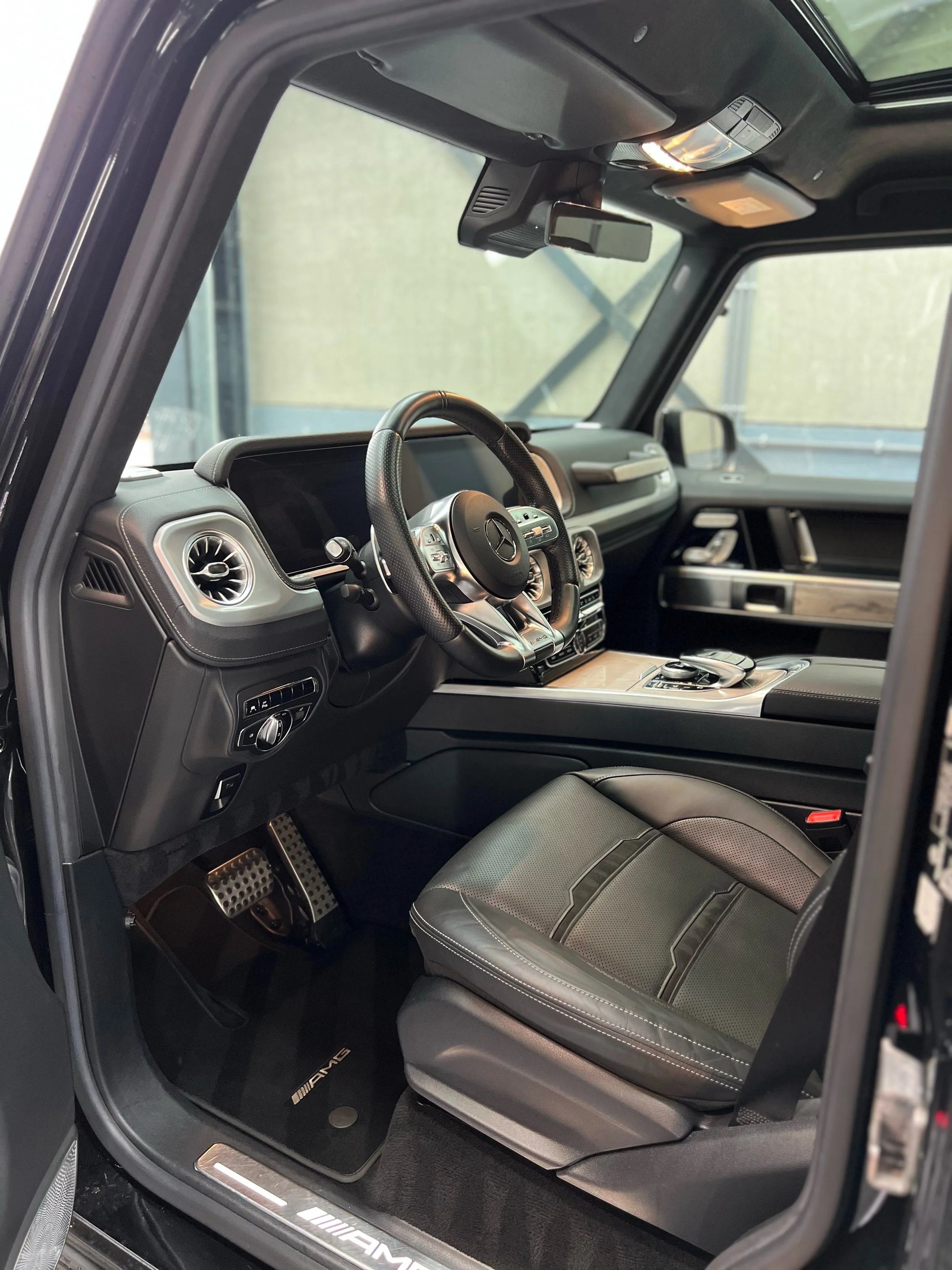 Een Mercedes G63 AMG na een detailbehandeling van het interieur en exterieur