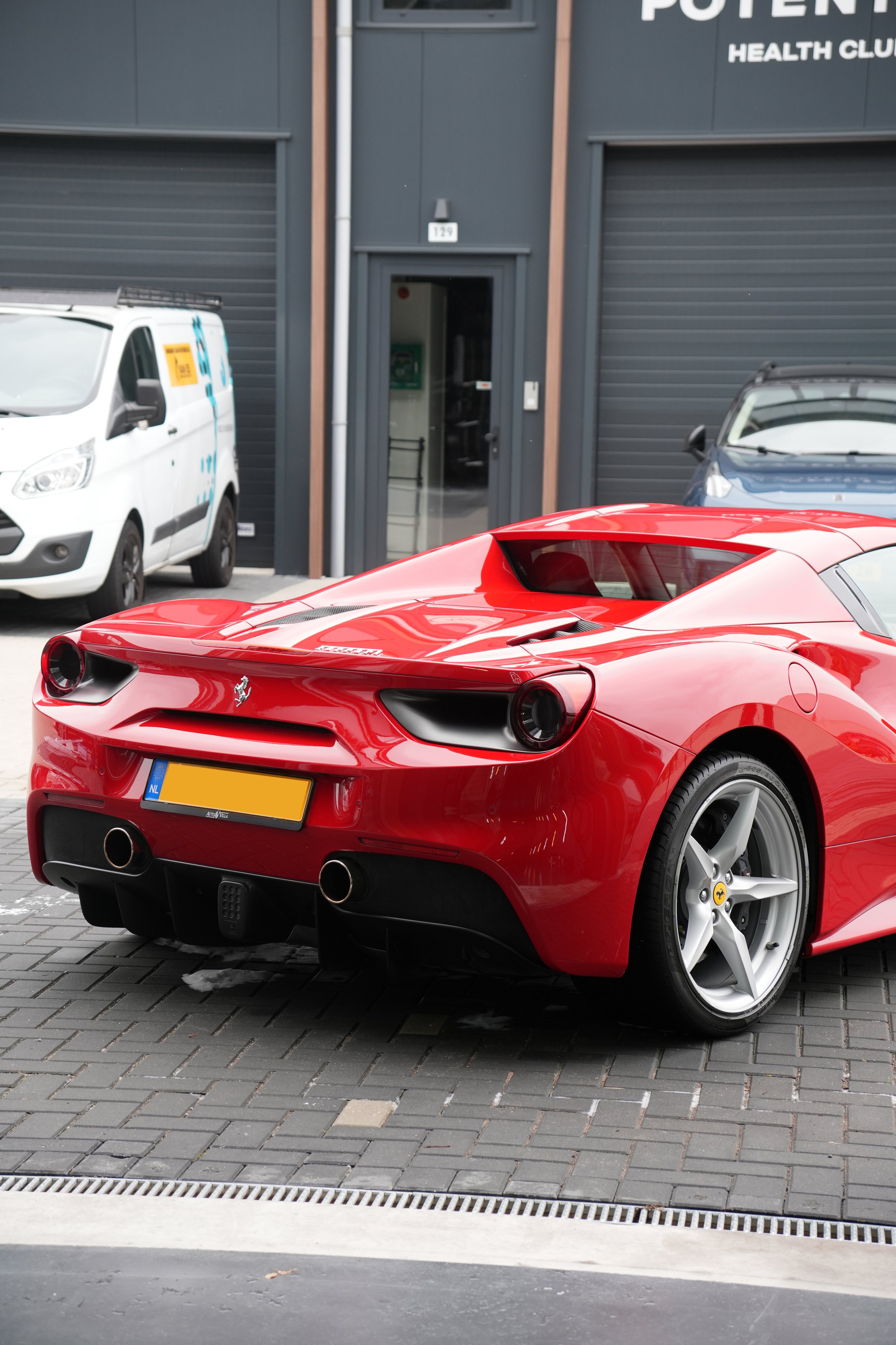 Professioneel detailing van een Ferrari 488 Spyder