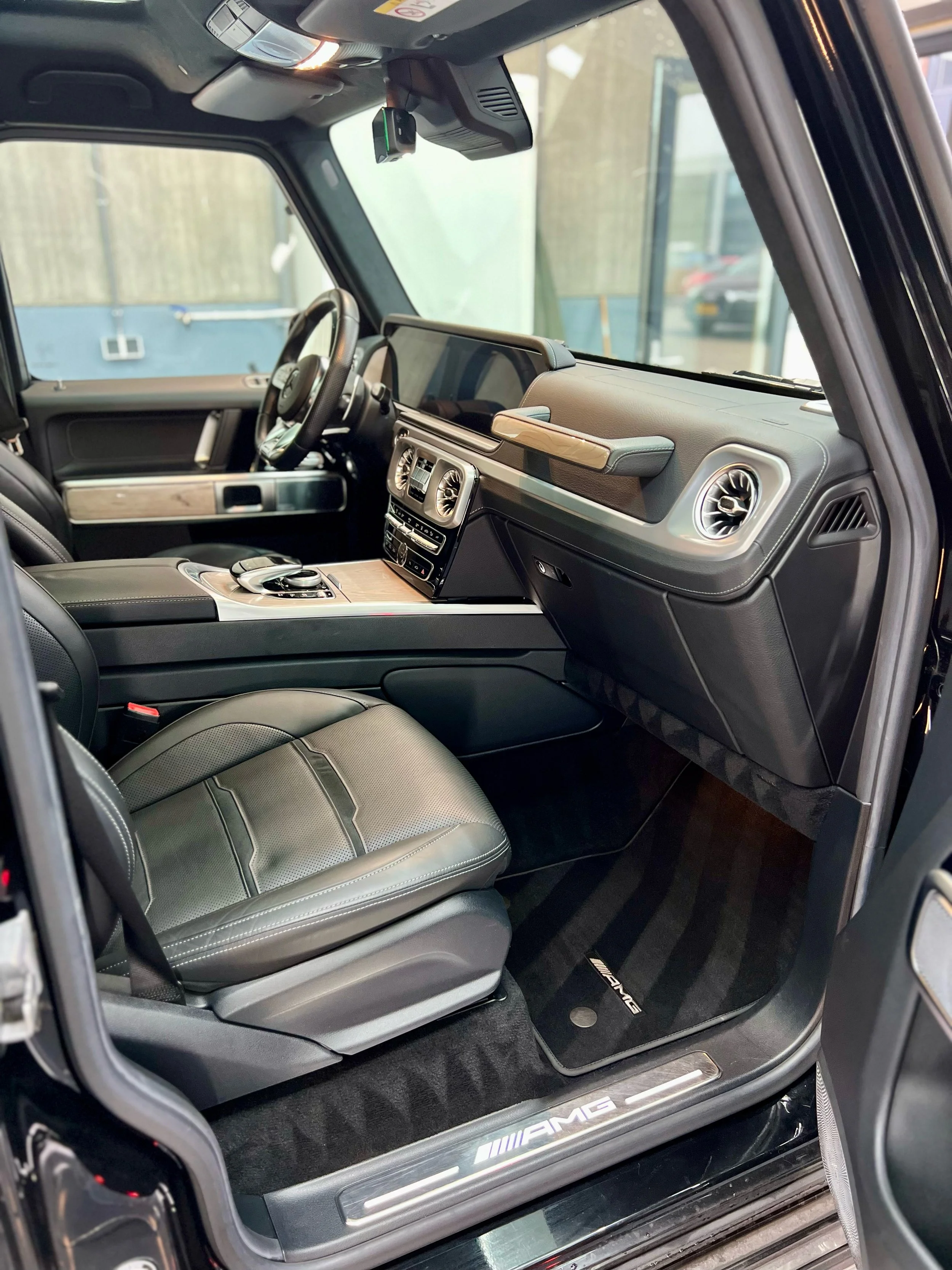 Een Mercedes G63 AMG na een detailbehandeling van het interieur en exterieur
