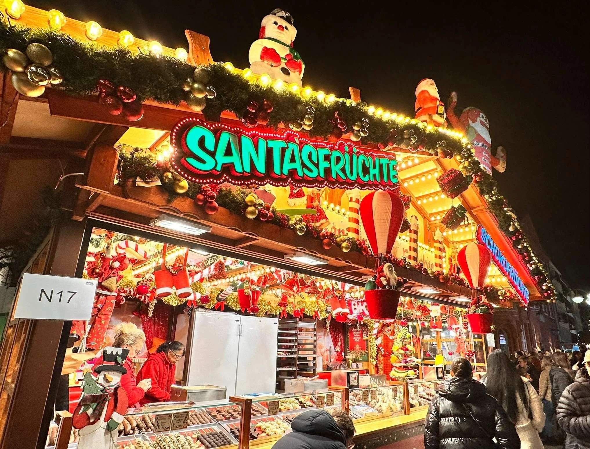 16_romerberg-christmas-market-evening-lights-frankfurt.jpg.jpg
