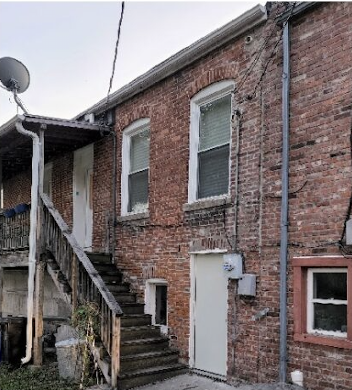 Stop 28 - Alley Entrance to William D. (see stop 19) and Sawney Vaughn's Restaurant 