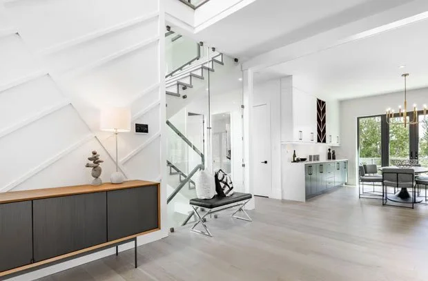 Navigating the Sellers’ Market: Tips for Buying in Today’s Real Estate Landscape