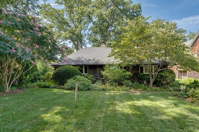 6610 Western Avenue
Chevy Chase, MD 20815
$1,305,000