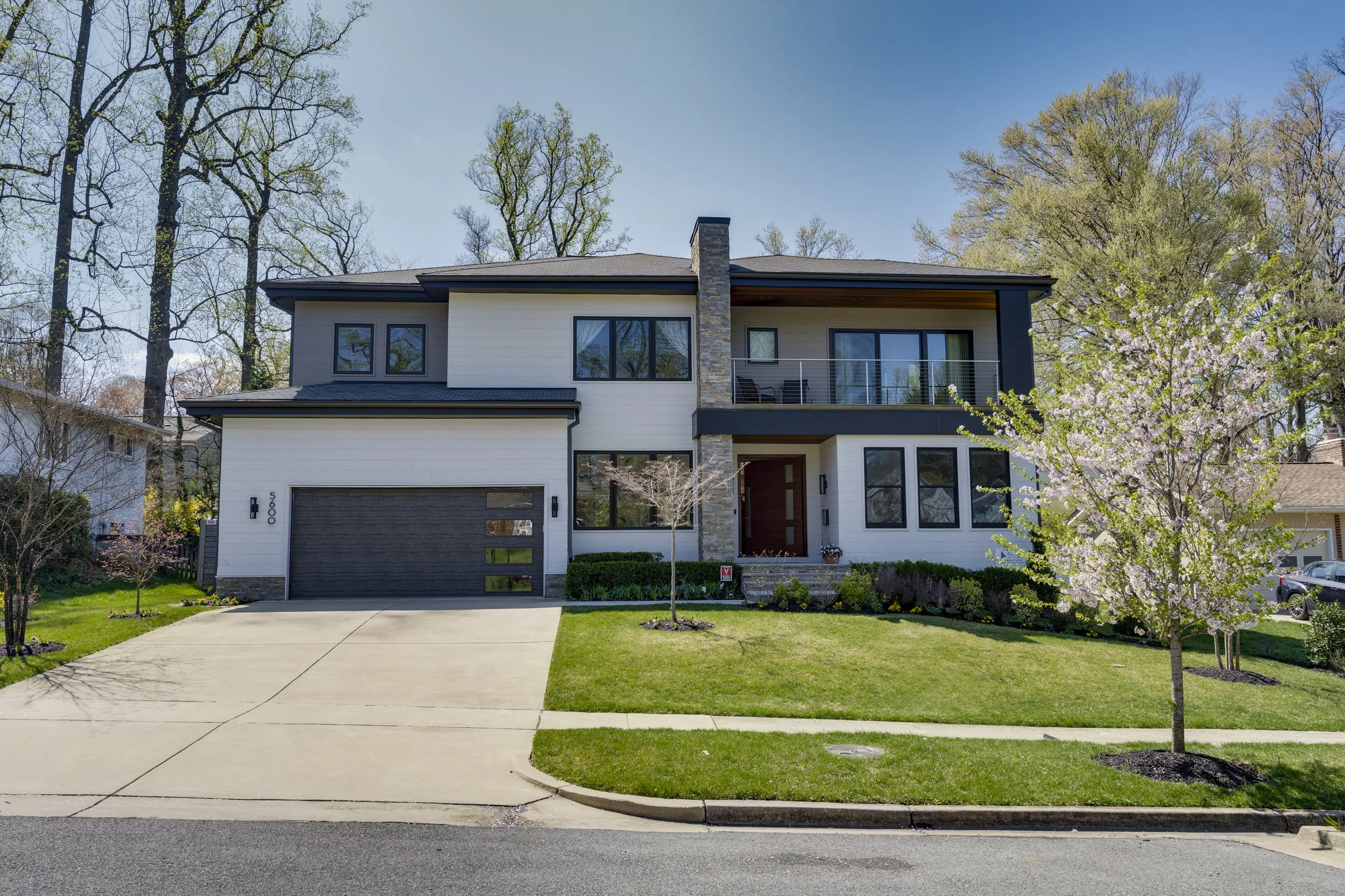 5600 Huntington Pkwy
Bethesda MD 20814
$2,465,000