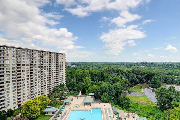 5225 Pooks Hill Rd, Unit 429N
Bethesda, MD 20814
$370,000