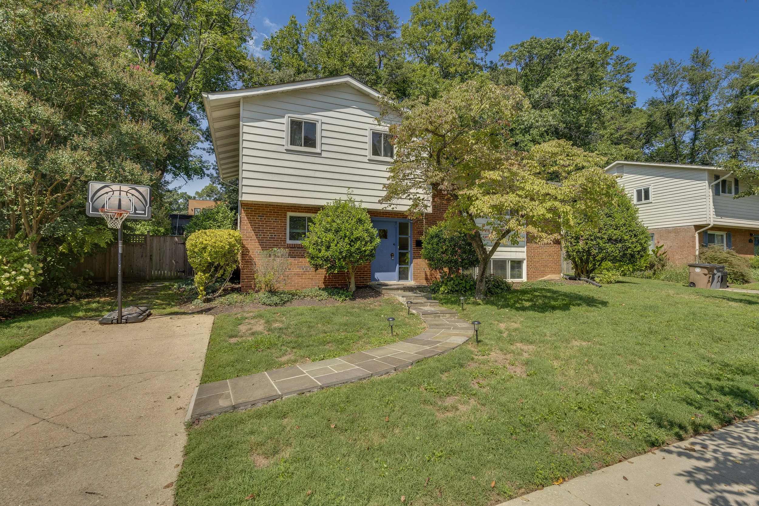 1709 Mark Lane
Rockville, MD 20850
$1,025,000