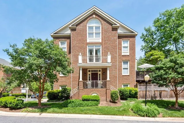 9717 Whitley Park Pl, Unit TH10
Bethesda, MD 20814
$1,025,000