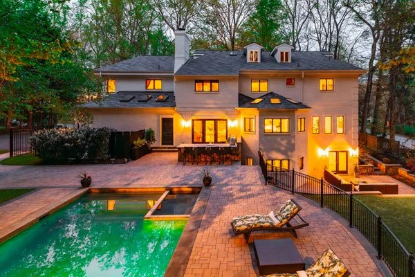 9200 Hollyoak Drive
Bethesda, MD 20817
$2,450,000