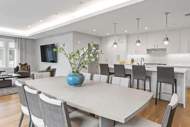 8551 Connecticut Ave #201
Chevy Chase, MD 20815
$1,875,000