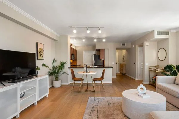 616 E St NW, Unit 1019
Washington, DC 20004
$483,000