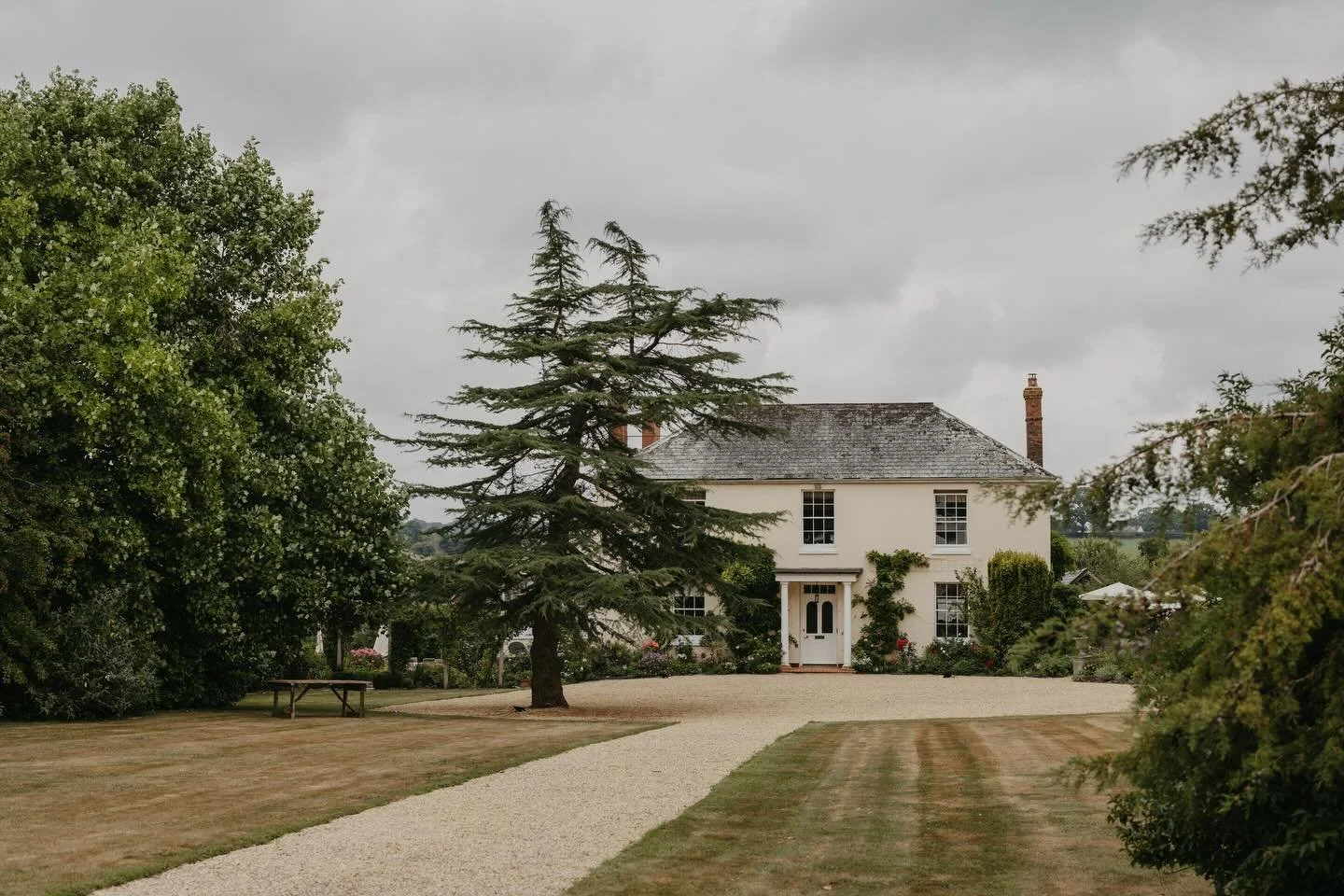 The front lawn, set between the house and the home field. South-facing, it has hosted everything from drinks receptions for up to 200 to outdoor blessings, and the occasional highly competitive croquet tournament.

#outdoorwedding #gardenweddings #de