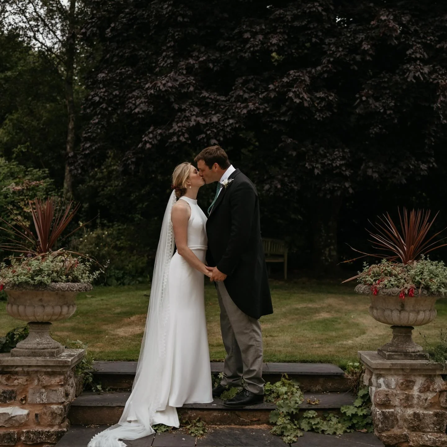 One of the joys of a countryside wedding is finding those quieter moments for just the two of you. 

From the tucked-away old garden, to the drawing room, or a romantic spot somewhere out on the farm, there are plenty of secluded corners at Woodhayne