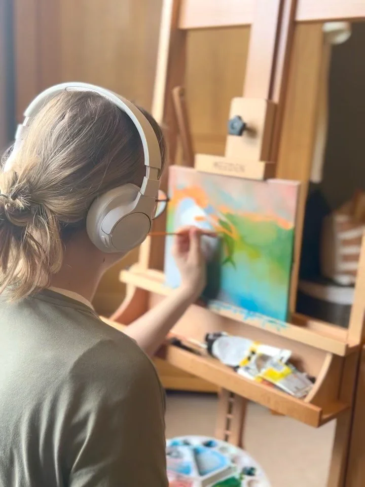 Behind the scenes! Also a little sneak peek of something I&rsquo;m currently working on 🎨 

Whenever I start a new piece, I begin with rough thumbnail sketches and some quick colour tests to figure out the direction. 
From there, I transfer my sketc