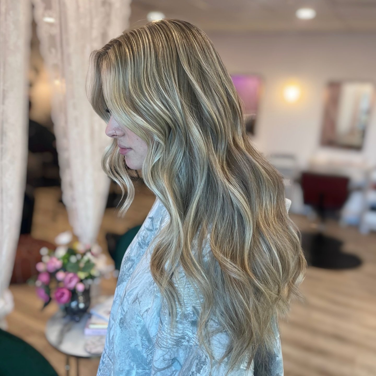 Happy Fri-yay! ✨ Last-minute gifts needed?

🎁 Plushington Gift Cards
🪮 Hair Brushes
🧴 Holiday Hair Care Kits

Swing by the salon and we&rsquo;ll help you pick the perfect one! 💫

Hair by Morgan @hair.etc.by.morgan 

#christmashair #blondehair #pl