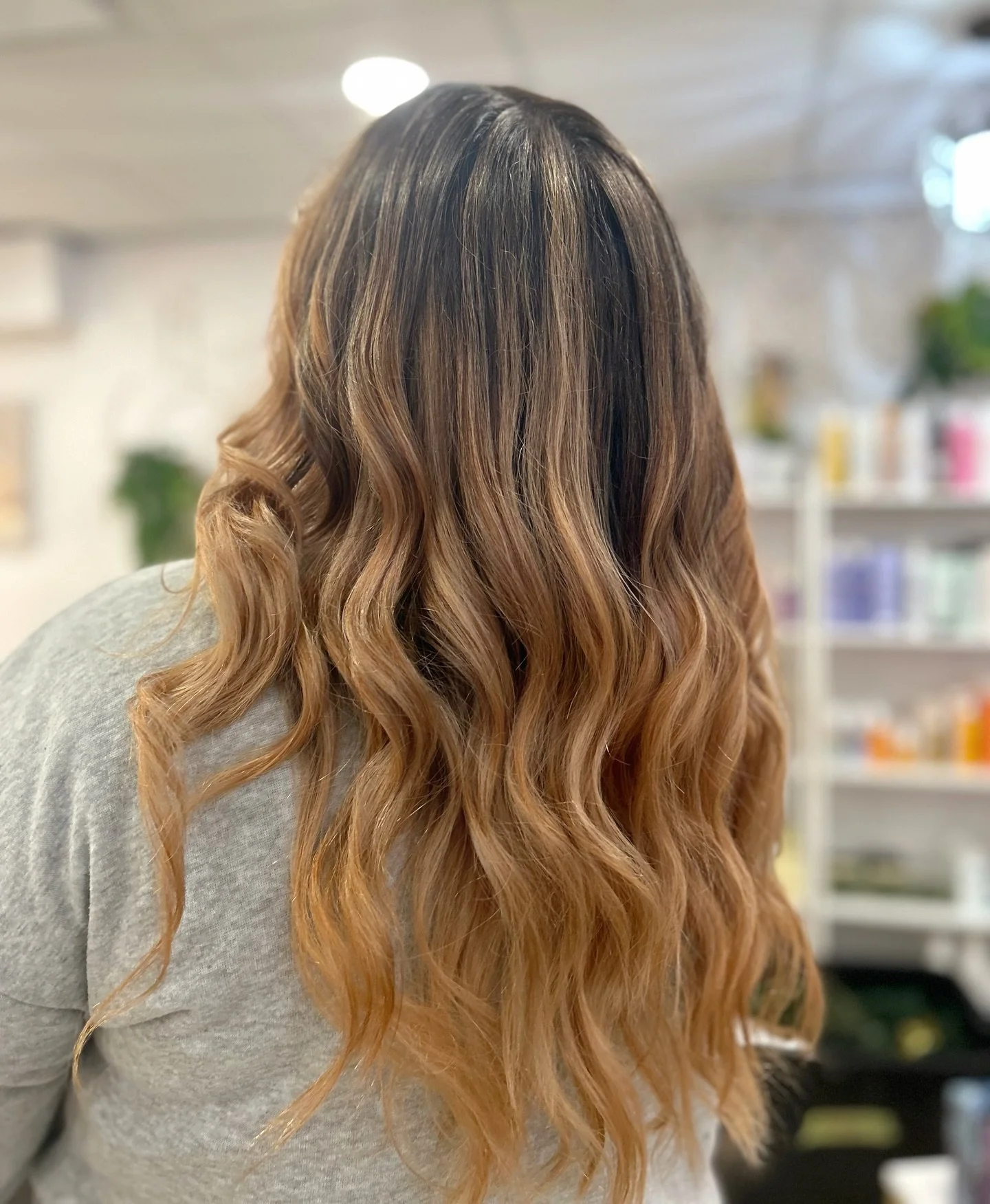 Made Over 🪄✨

Hair by Sara @hair.by.saravandeburgt 

#hairmakeover #hairtransformation #beforeandafter #beforeandafterhair #plushingtonbeautybar