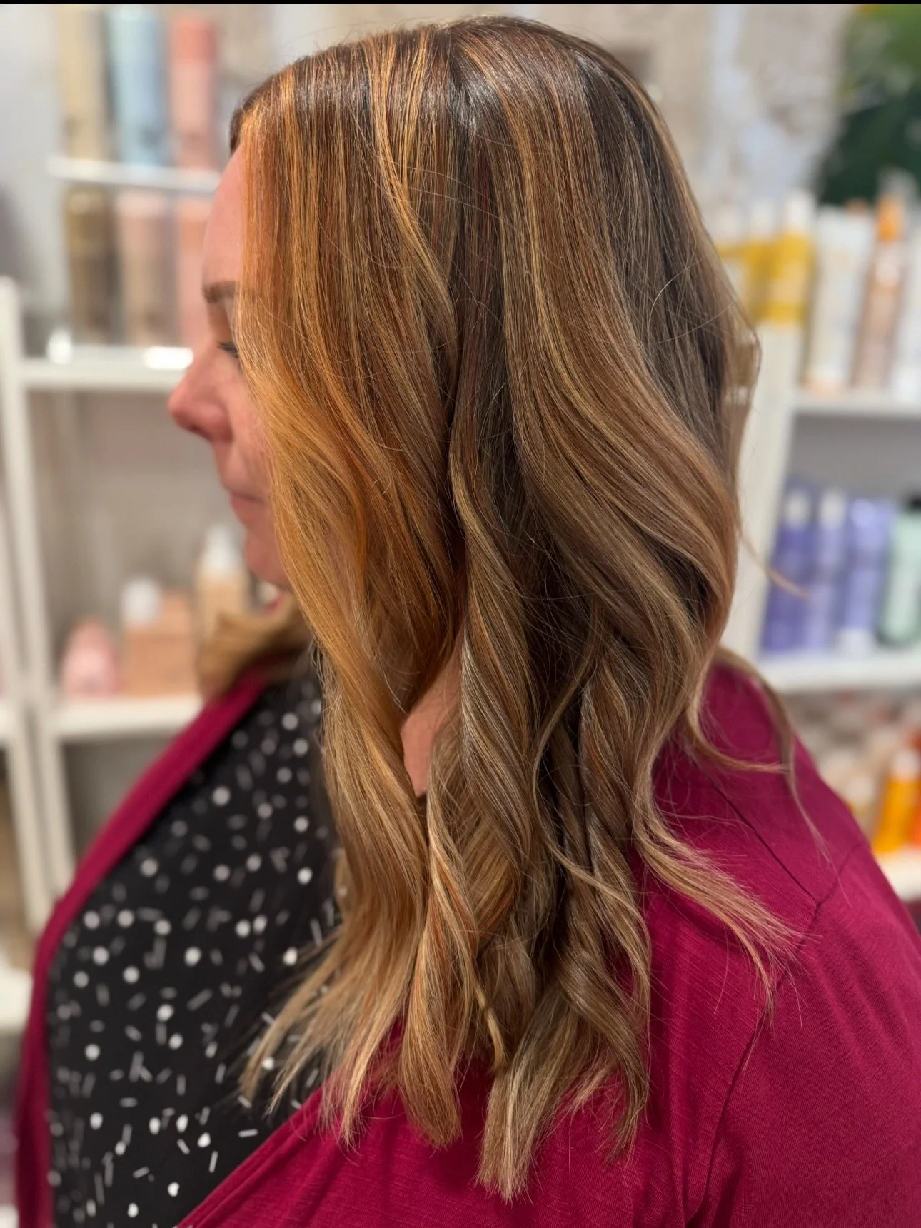 Try something new this year! Do you ever get the itch to change up your hair, or are you a &ldquo;don&rsquo;t touch it, I just got comfortable&rdquo; kind of person? 😅 

Hair by Hilary @hairbyhilaryhoward 

#newhair #freshhair #hairmakeover #hairtra