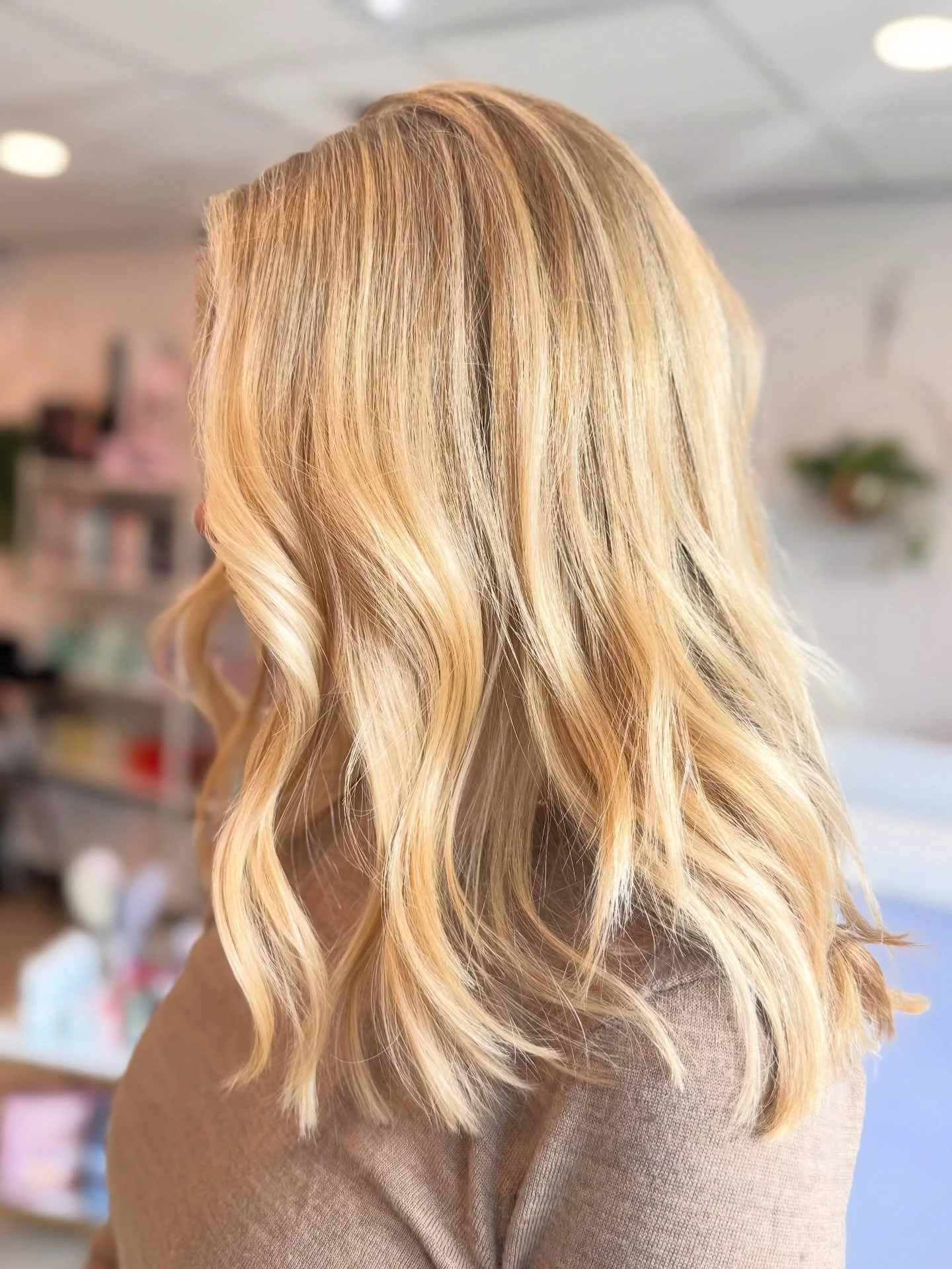 Blondes like Sunshine ☀️ 

Hair by Hilary @hairbyhilaryhoward 

#plushingtonblonde #blondespecialist #langleyhairstylist #blondehairlangley