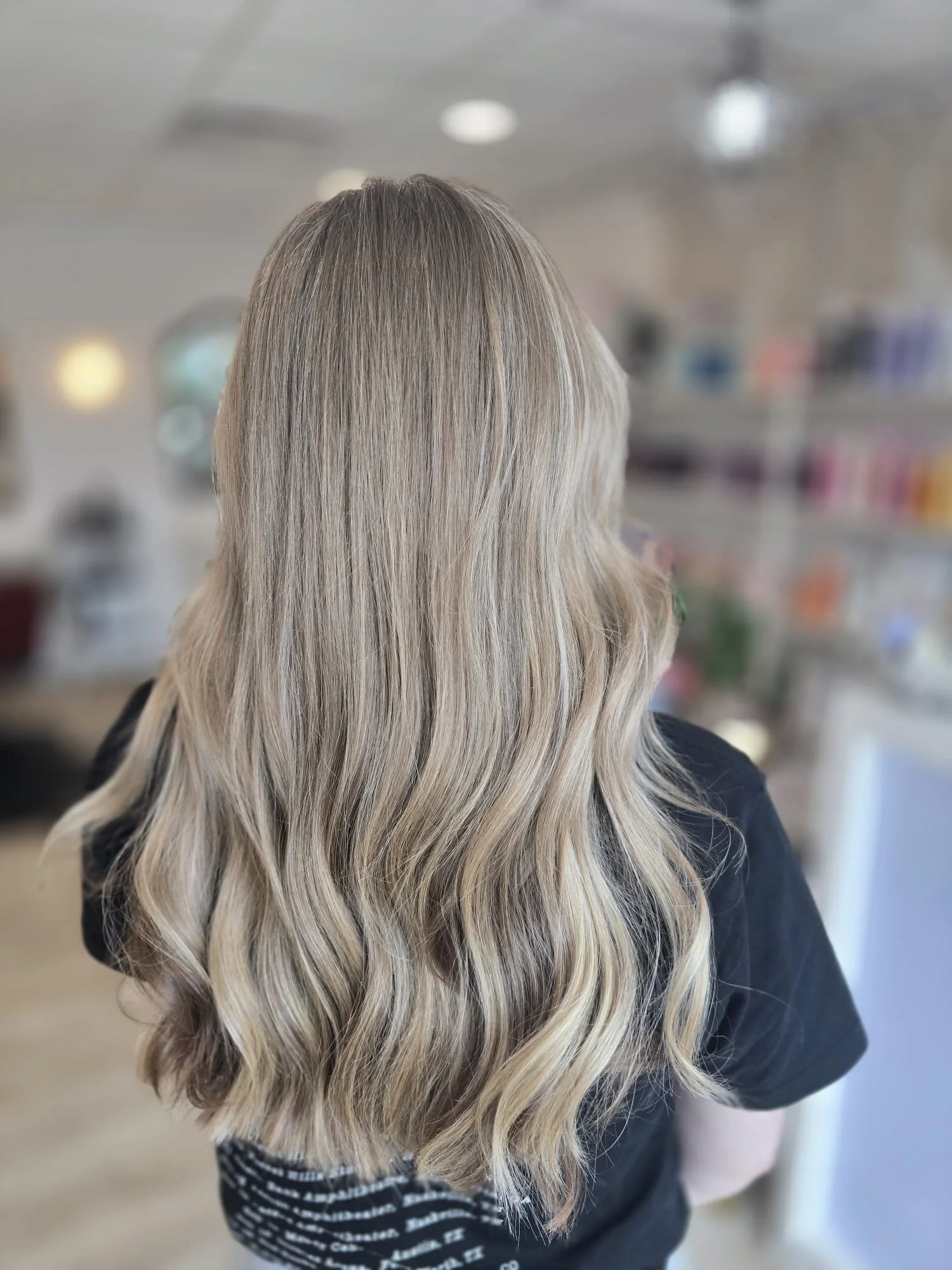 What&rsquo;s that K18 magic we&rsquo;re always talking about? 💚

Nope&hellip; it&rsquo;s not just the mask.

While the K18 at-home mask is amazing for maintaining your hair between appointments, in the salon we&rsquo;re using the professional-only M