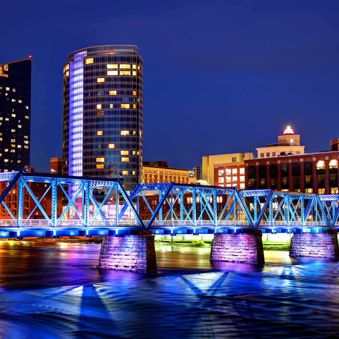 Grand Rapids, Michigan skyline at night.