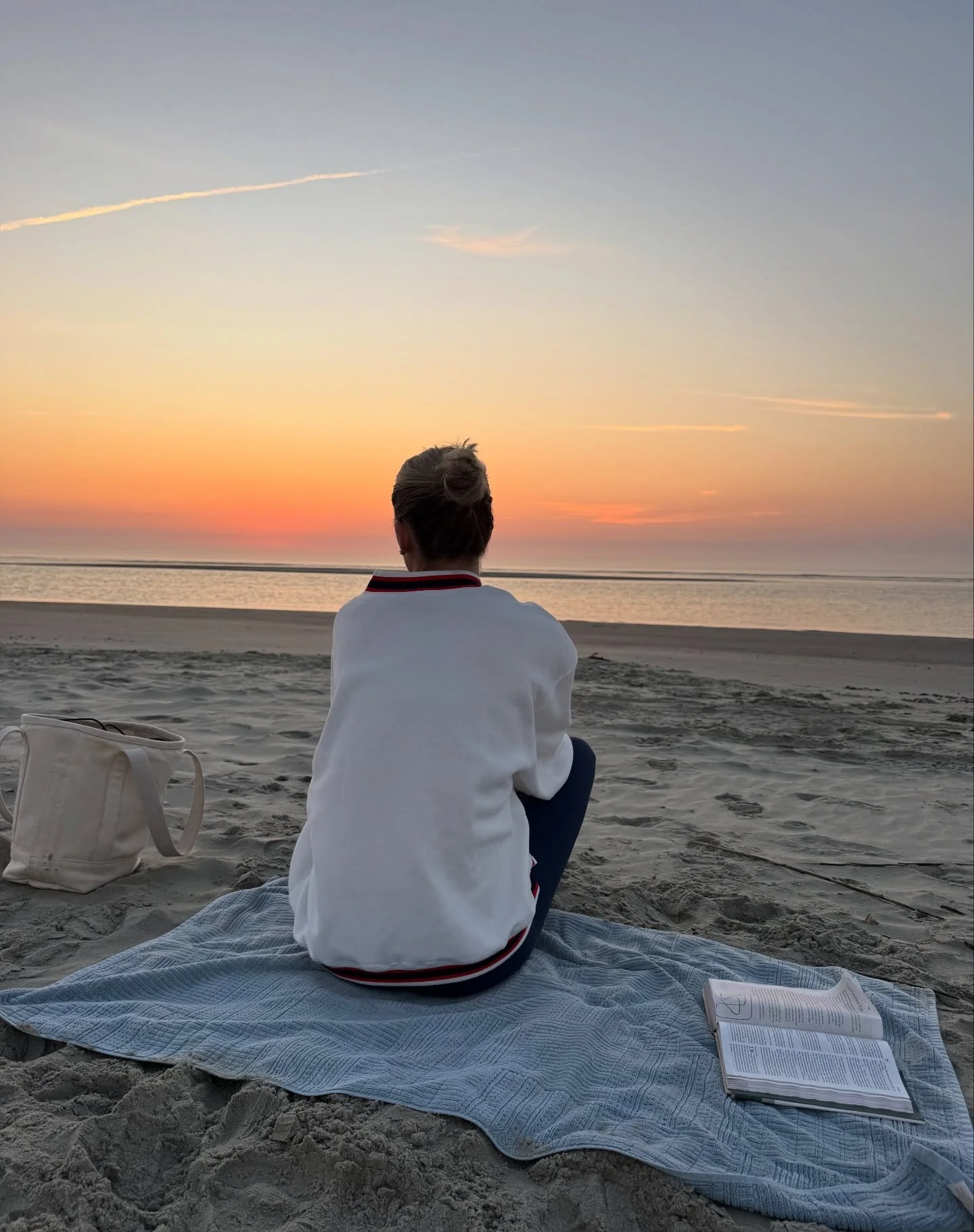 Top of the morning🌅

This week I am focusing on the quiet moments instead of the loud ones.

The small wins over the big.

Stillness over hurry. 

What a blessing it is that every day looks a little bit different💛