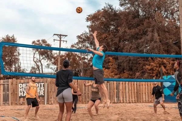 Sand volleyball season is coming&hellip; 🤩🏐

And we&rsquo;re already thinking about it&hellip;

Warm nights. ☀️
Music playing. 🎶
Feet dug in the sand&hellip;

Belle Isle.
Riverfront.
Z&rsquo;s Villa.

Multiple locations.
Same Springtime energy.

Y