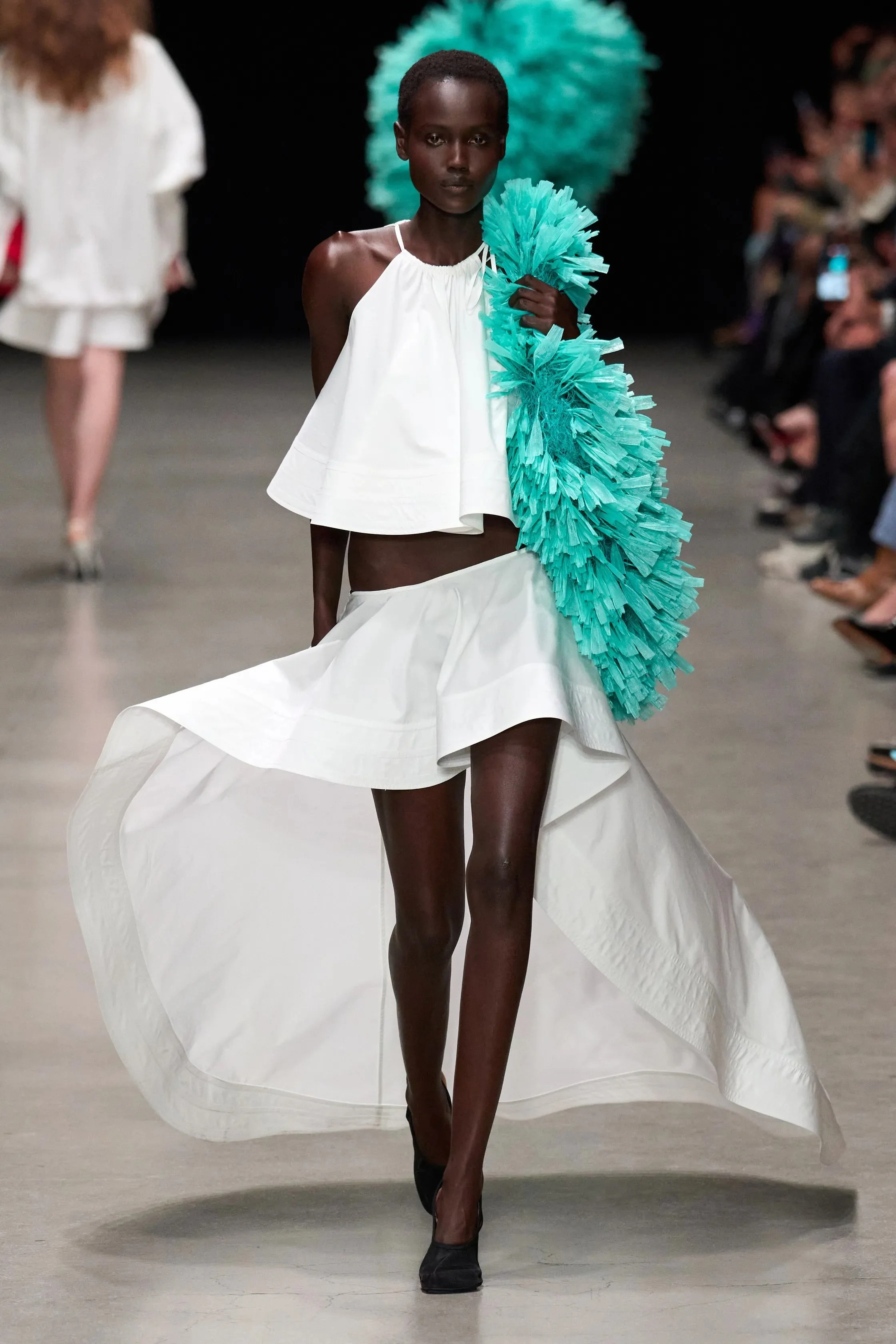 00016-stella-mccartney-spring-2026-ready-to-wear-credit-gorunway.jpeg