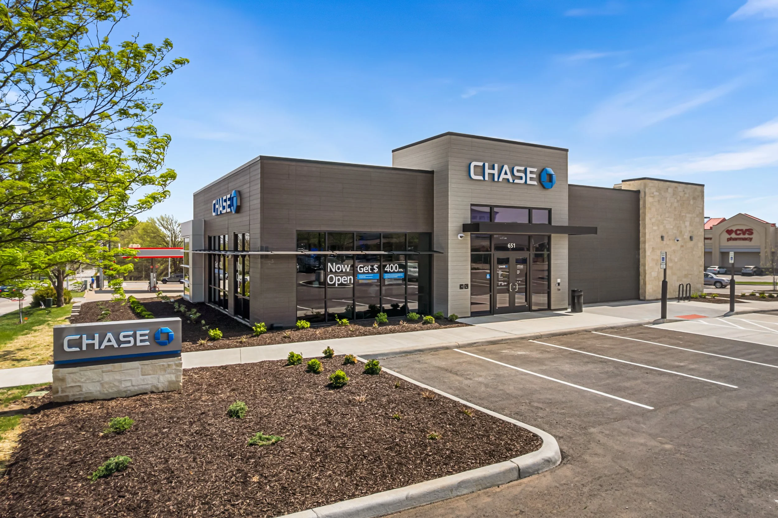 Chase Bank Opens 24th Location at Red Bridge