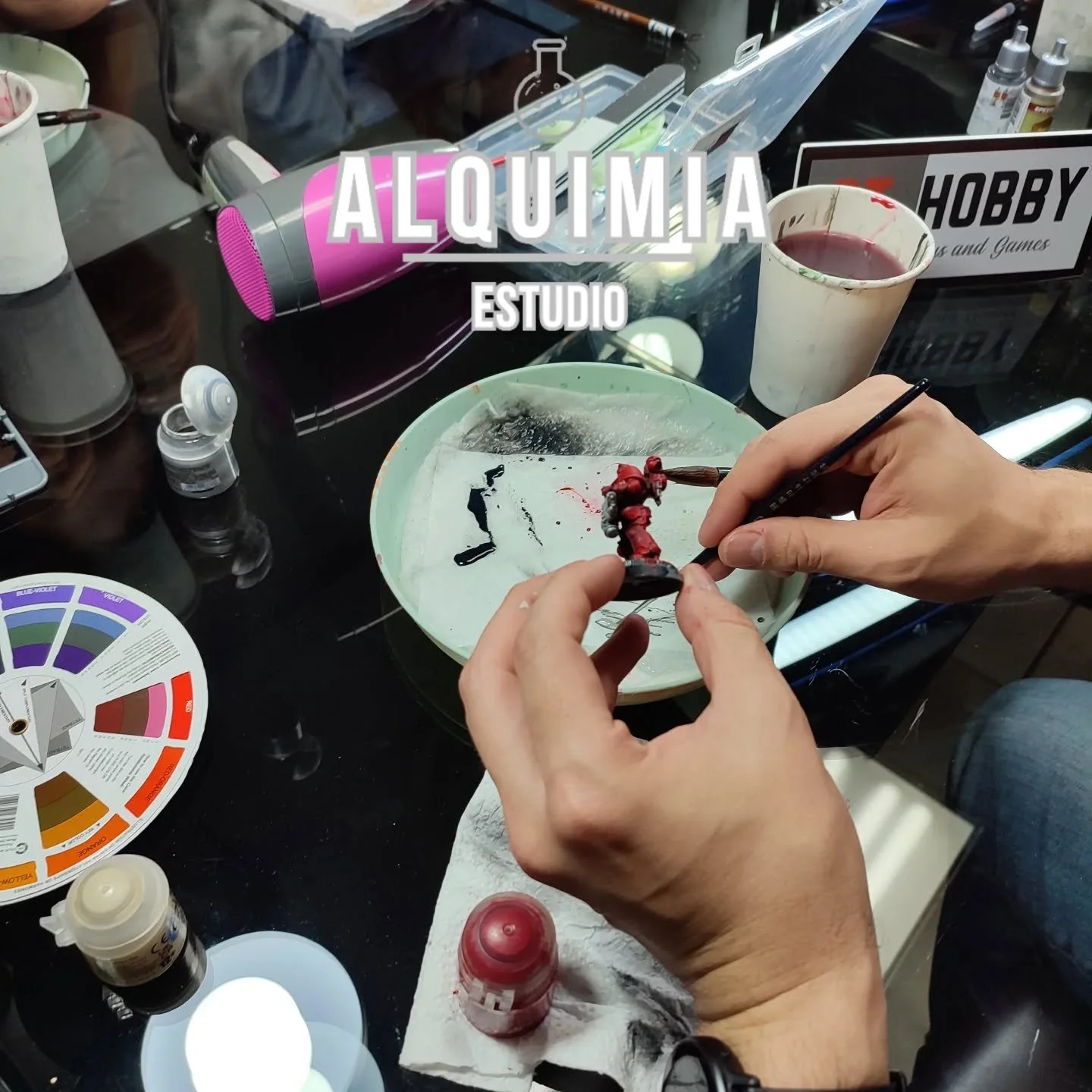 Taller de Pintura para Juegos de Mesa 
Los amigos de @gthobby_ nos contrataron para dar un taller de pintura enfocado a los Juegos de mesa, pintura r&aacute;pida, facil y que se vea bien sobre una mesa. 
As&iacute;  que sacamos los mejores  Dry Brush