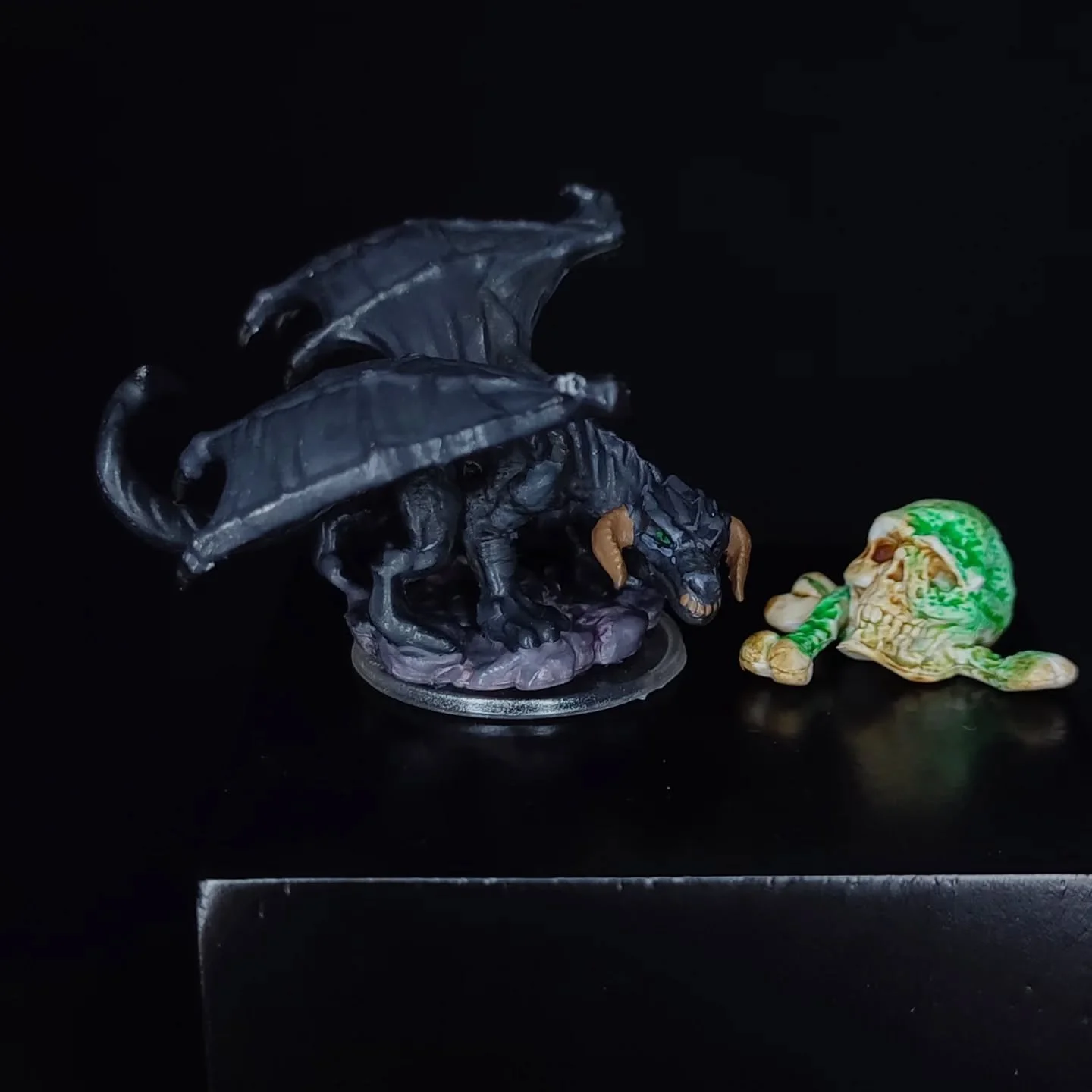 Black Dragon 
Miniatura para Dungeons &amp; Dragon's hecha por @wizkidsgames 
Pintada por Fernando Gutierrez.
.
Pintamos desde Guatemala 🇬🇹 
.
#estudioalquimia #dungeonsanddragons #MiniaturasPintadas
