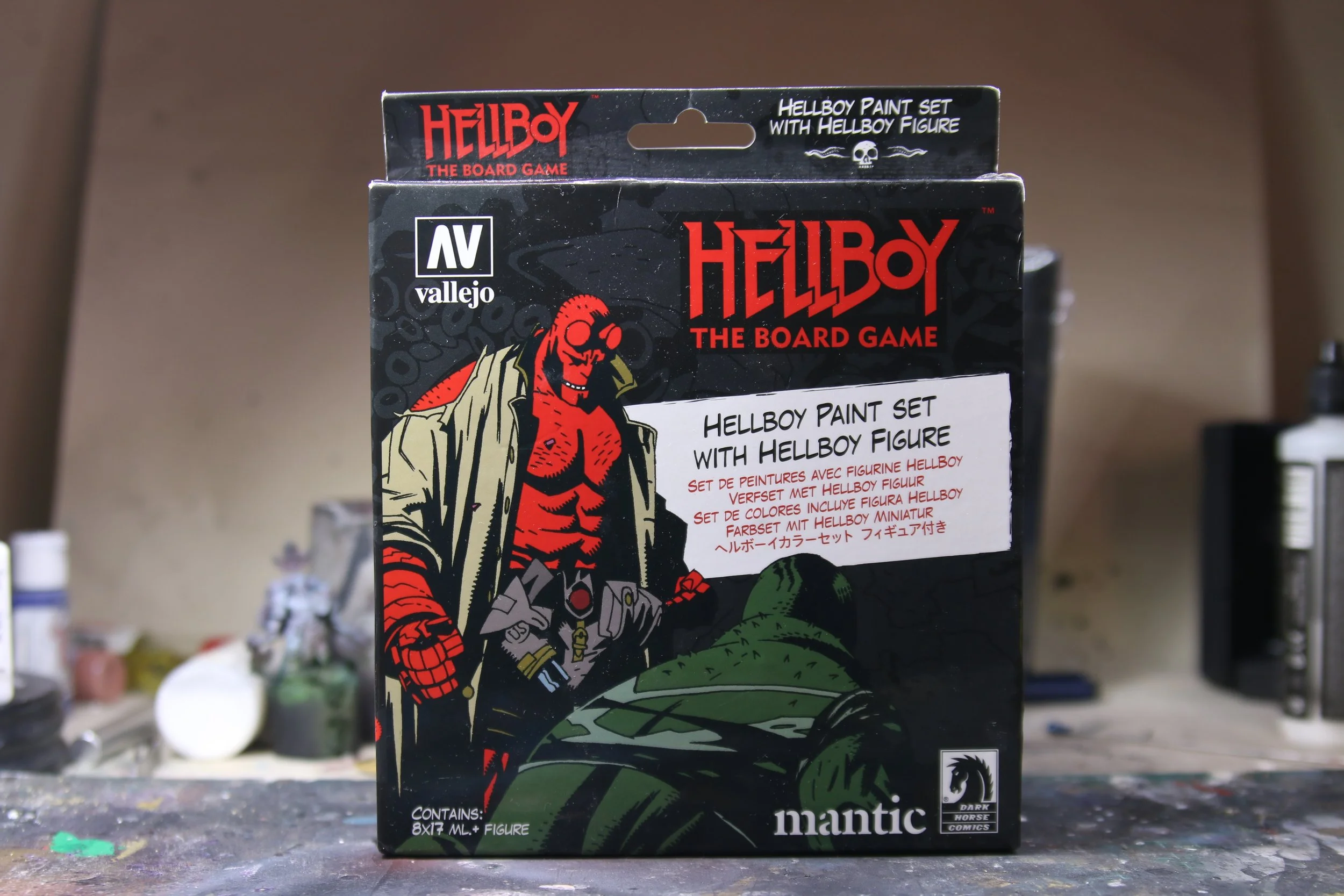 Hellboy set de pintura Vallejo con Miniatura (8 pinturas)