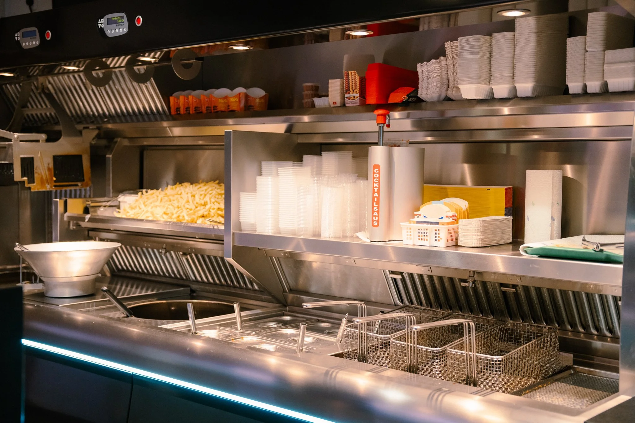 Fituur de statie ruisbroek 10 jaar yelu yenthe lufin puurs fotograaf puurs architectuur event automotive