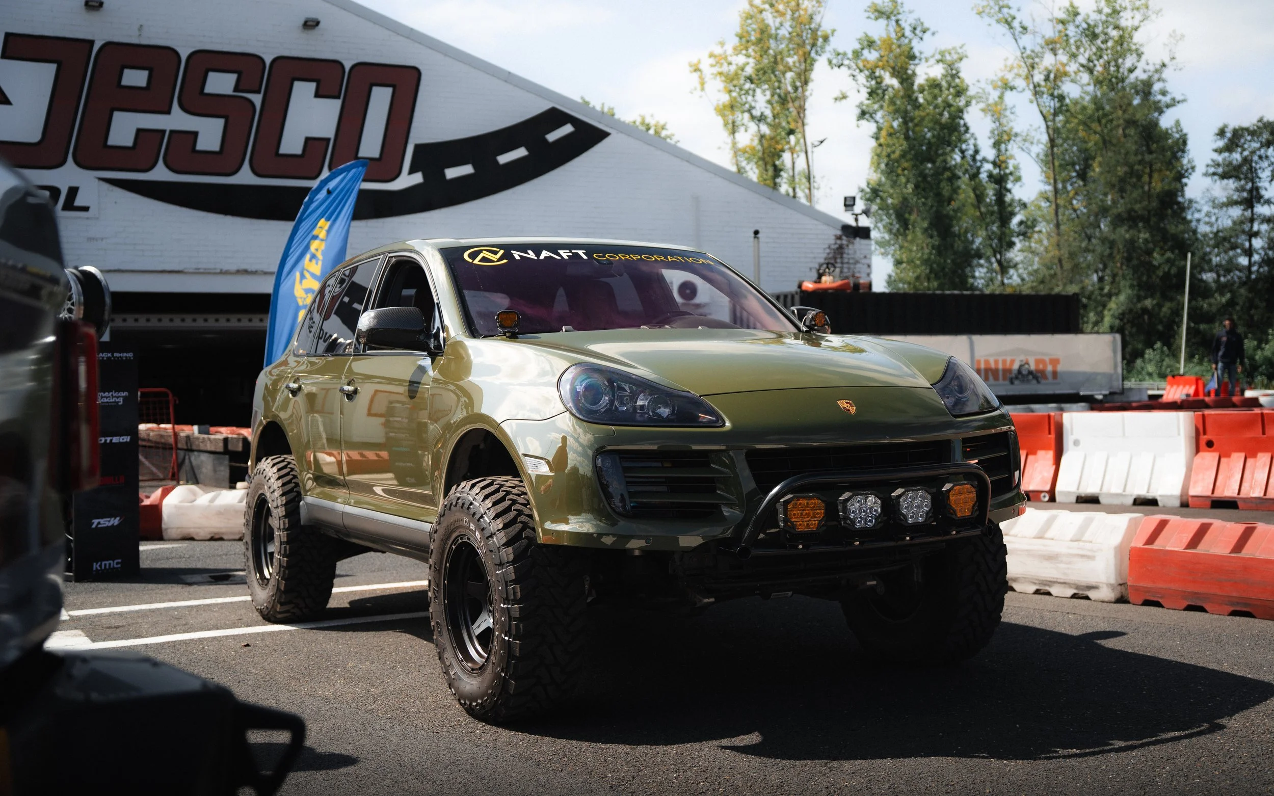 Inkart cars karts coffee yelu yenthe lufin puurs fotograaf puurs architectuur event automotive