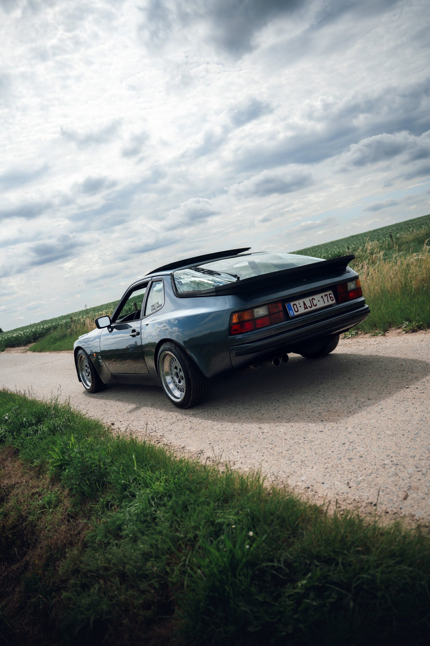 Porsche 944 op locatie, automotive fotografie, fotograaf Puurs, yelu visuals