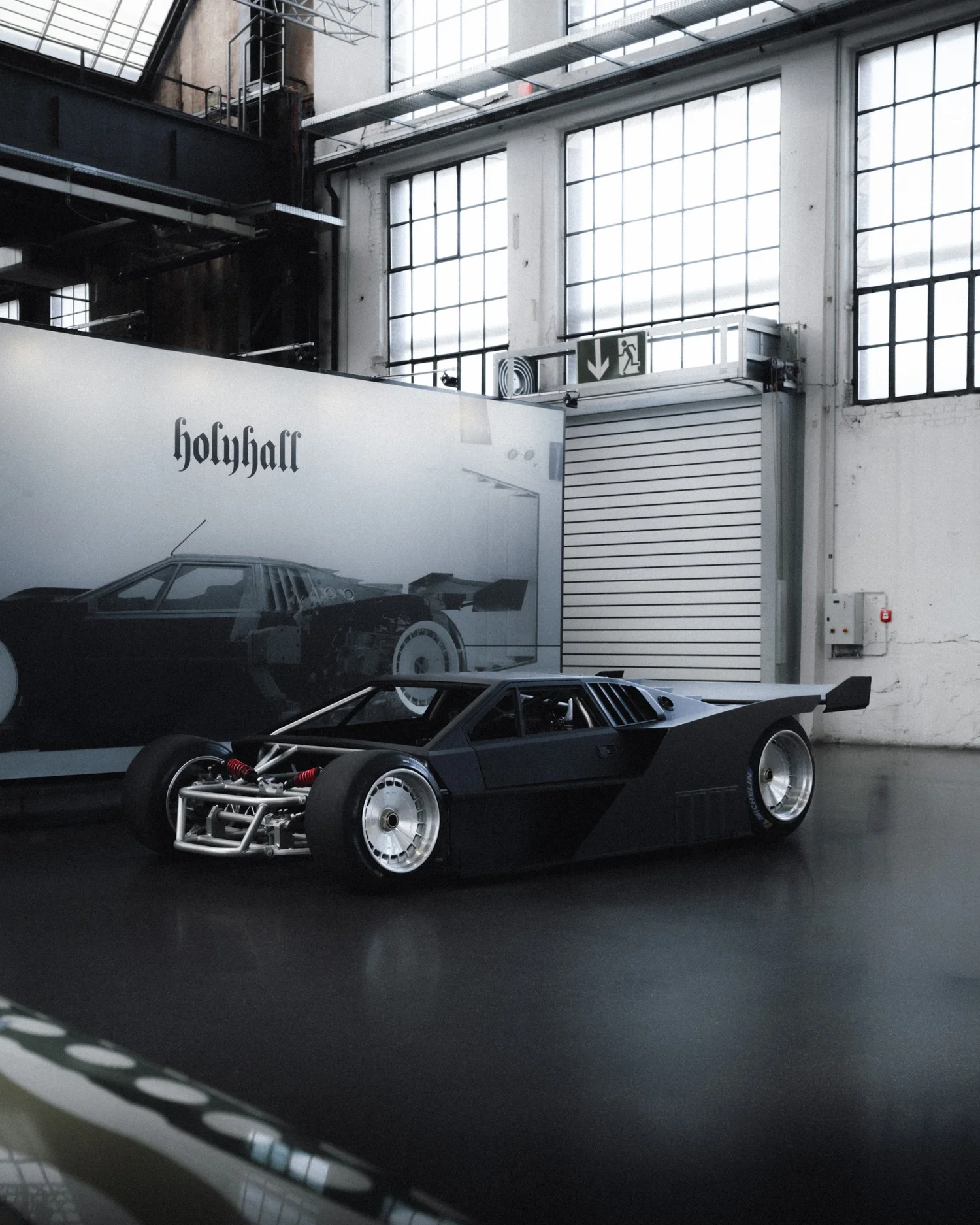 Holyhall ESP ONE op locatie, automotive fotografie, fotograaf Puurs, yelu visuals