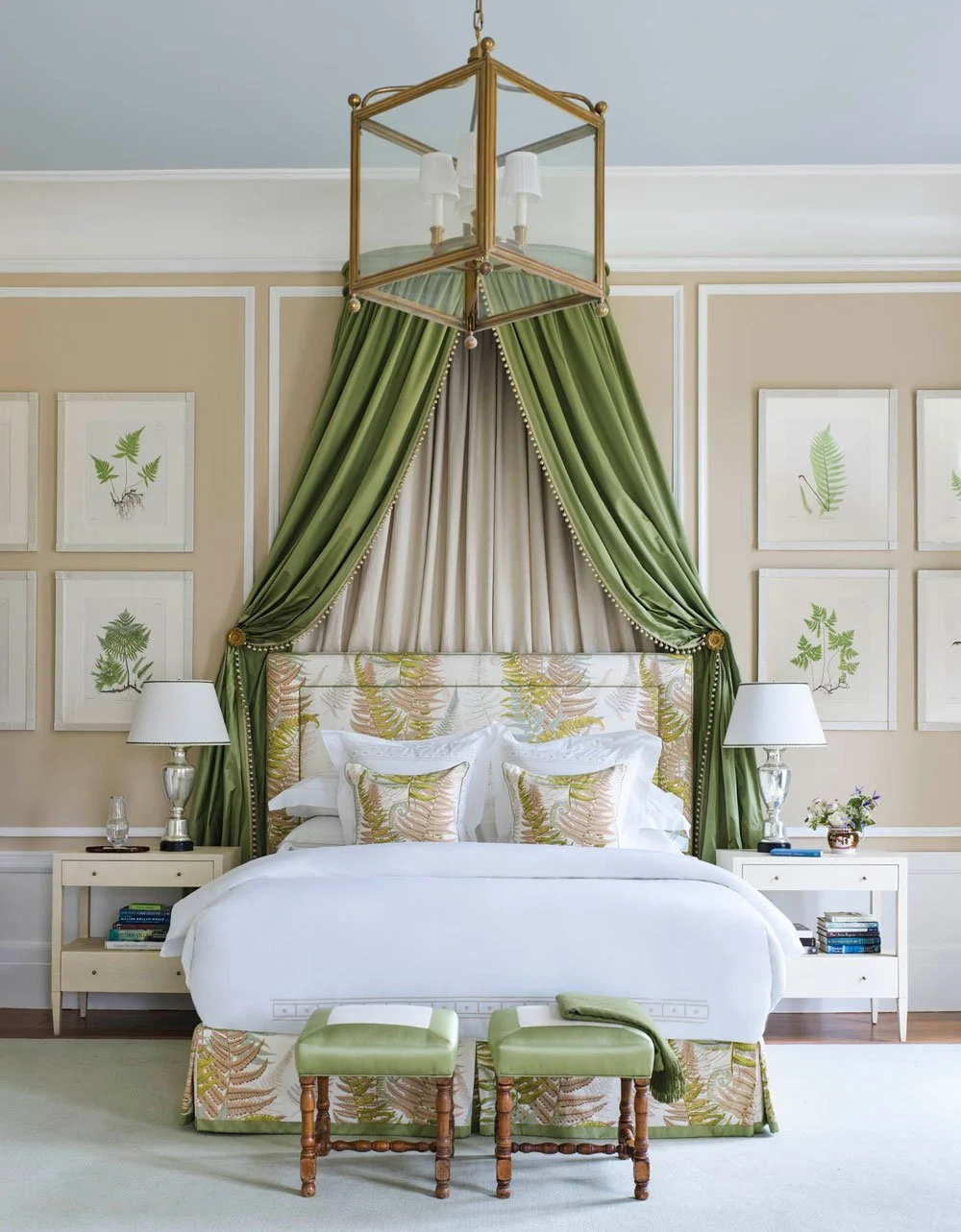 Astor-Courts-Green-and-white-bedroom-bed-with-fern-fabric.jpg