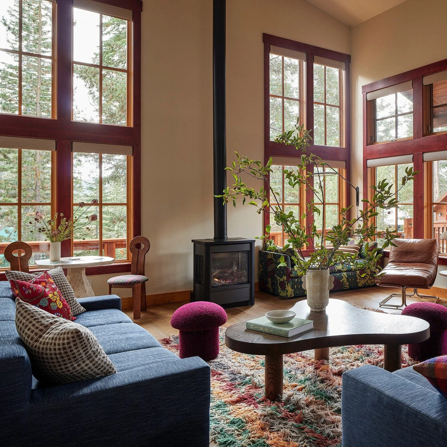 Over on @archdigest, read all about how designer @hpetersondesign connected with the natural surroundings of this California ski cabin through playful patterns, floral wallpapers, and smart retail finds