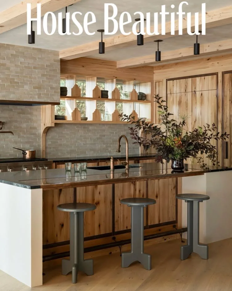 A beautiful new @housebeautiful home tour by Alyssa Longobucco, featuring Wabi-Sabi Cottage - a serene Minnesota retreat with interiors by Julia Miller of @yondinteriors and architecture by @pka.arch 

Inspired by the natural world, the home prioriti