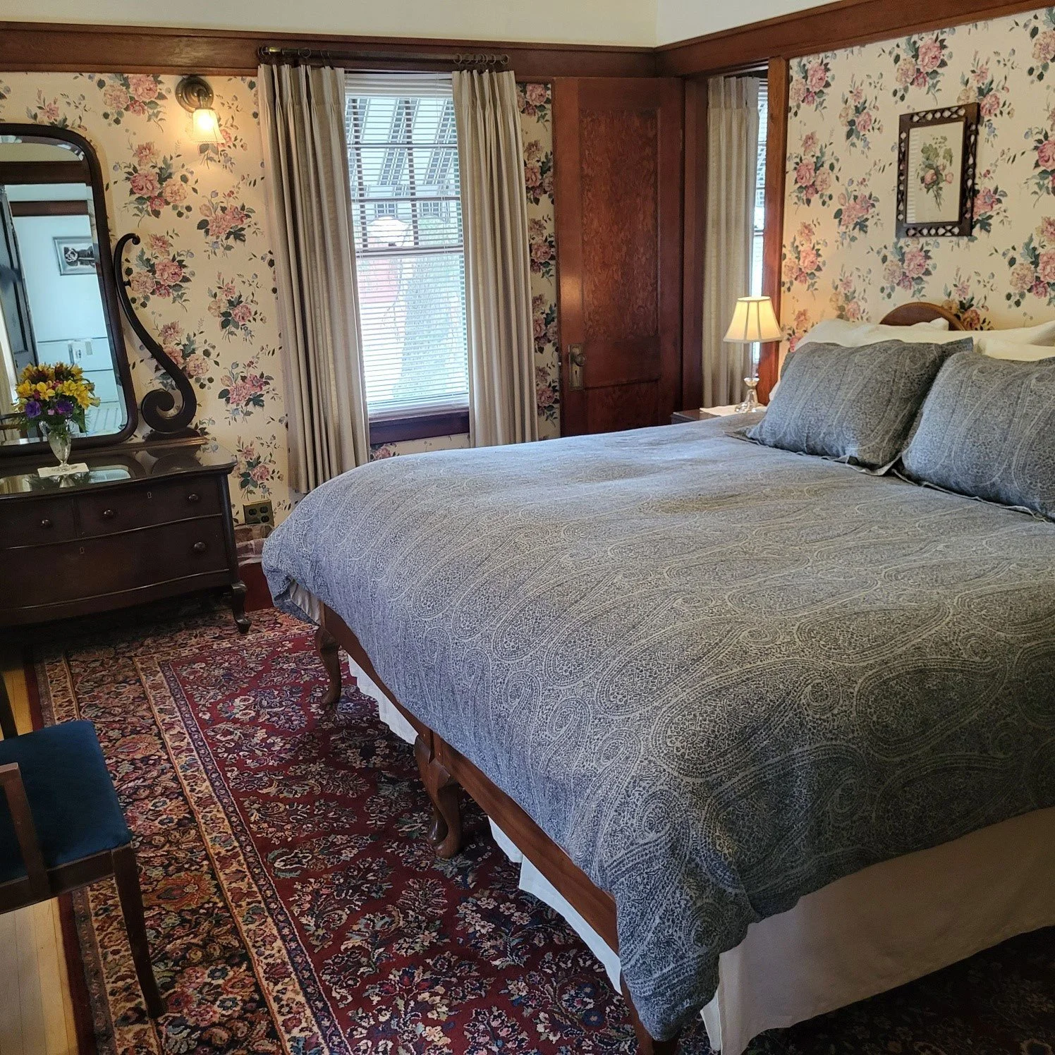 Luxurious king room.