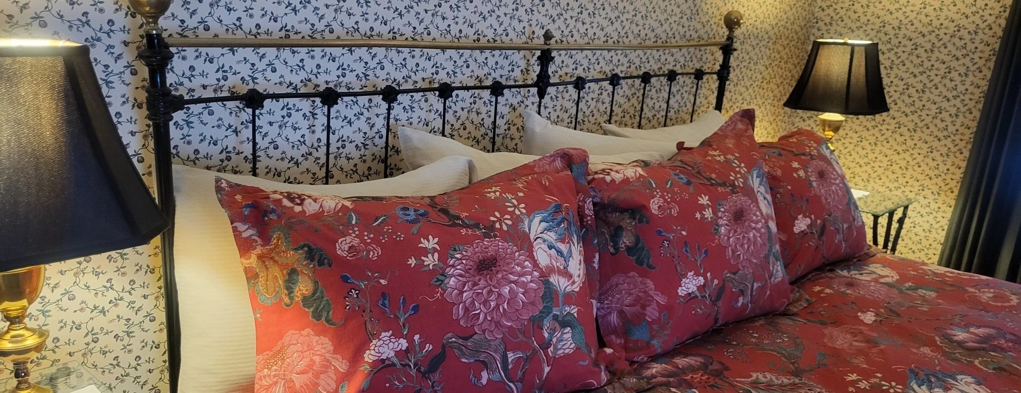 One of our luxurious king rooms.