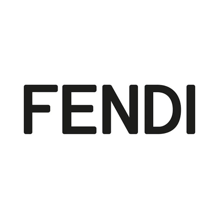 Le logo de la marque FENDI en lettres noires sur fond blanc.