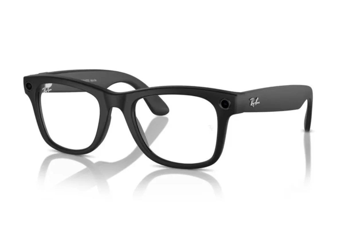 Lunettes de vue noires Ray-Ban avec monture épaisse, vues en gros plan sur fond blanc.