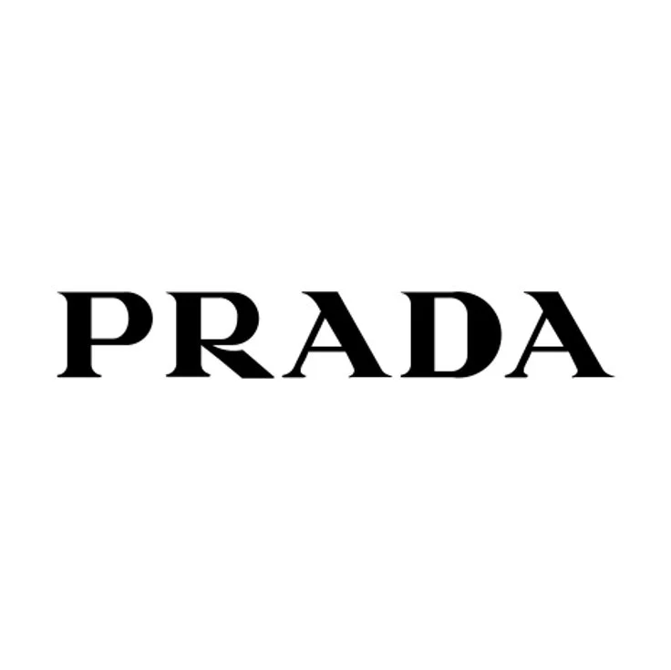 Logo de la marque Prada en noir sur fond blanc.